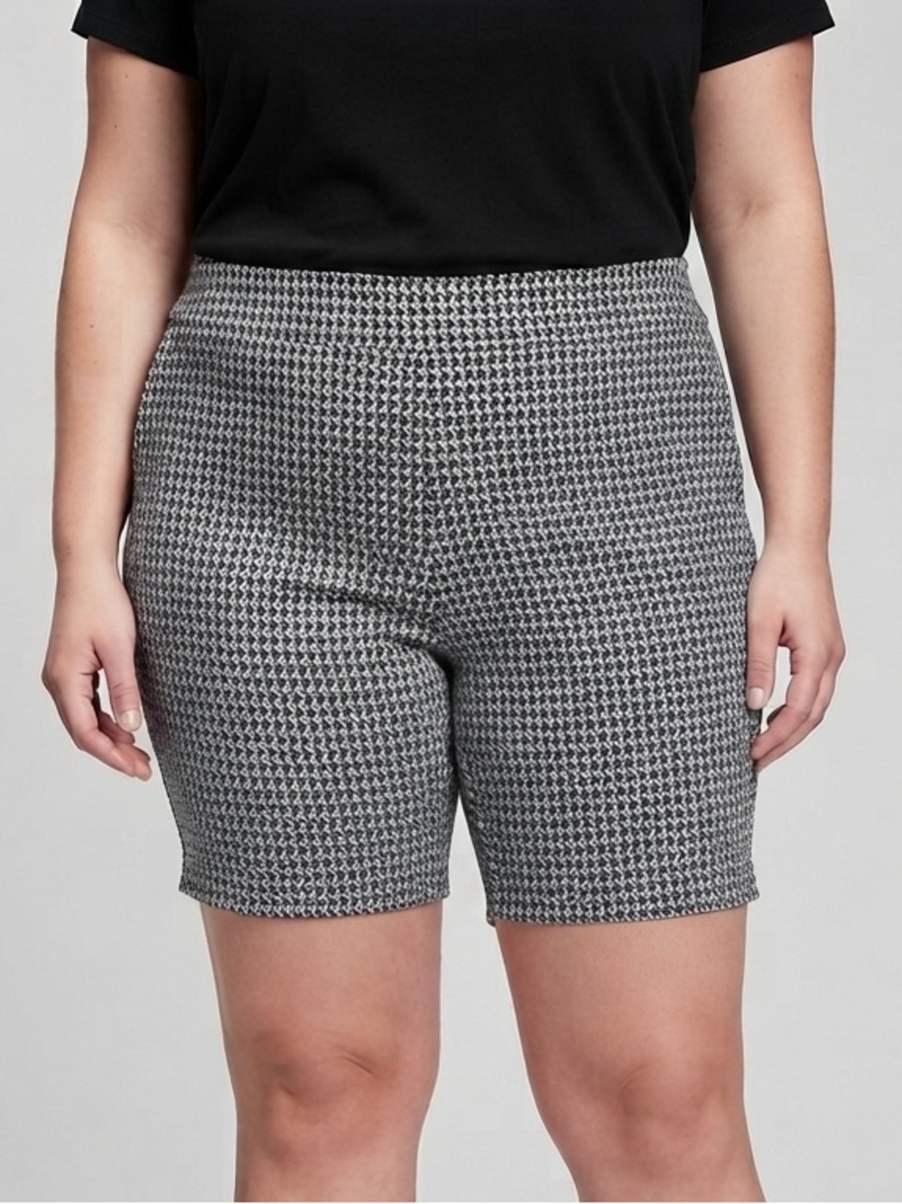 😍CLEARANCE - GEORGE Black &  White Chevron Print Stretch Pull-on Shorts size 14
